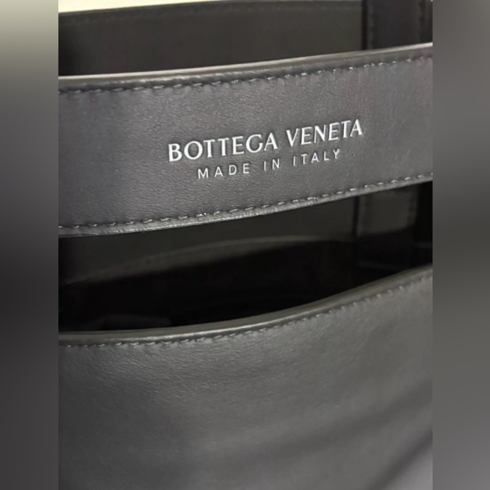 Bottega Veneta Leather Messenger Bag Black NWT $2520 - Picture 5 of 16